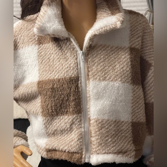 Women’s Drop Shoulder Crop Plush Coat Size M - Picture 10 of 15